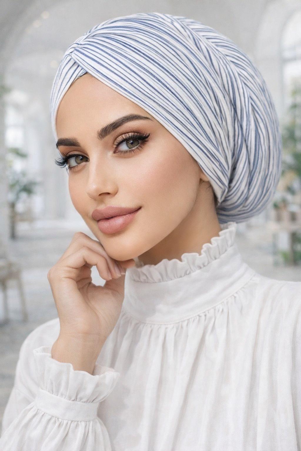 Beyaz Mavi Çizgili Büzgülü Salaş Bone