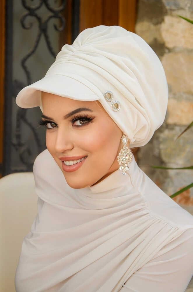 Beyaz Metal Detaylı Tesettür Şapka Bone
