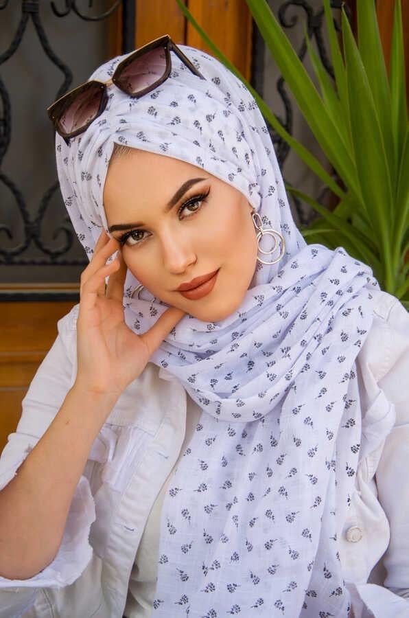 Beyaz Siyah Çiçek Desenli Hazır Şal