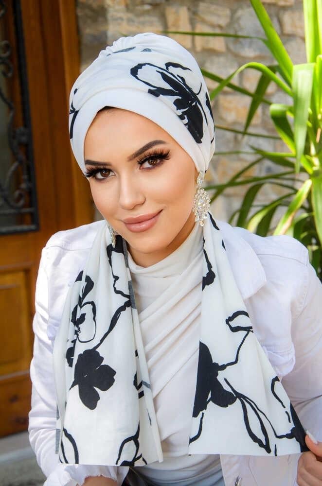 Beyaz Siyah Yaprak Desen Fularlı Bone