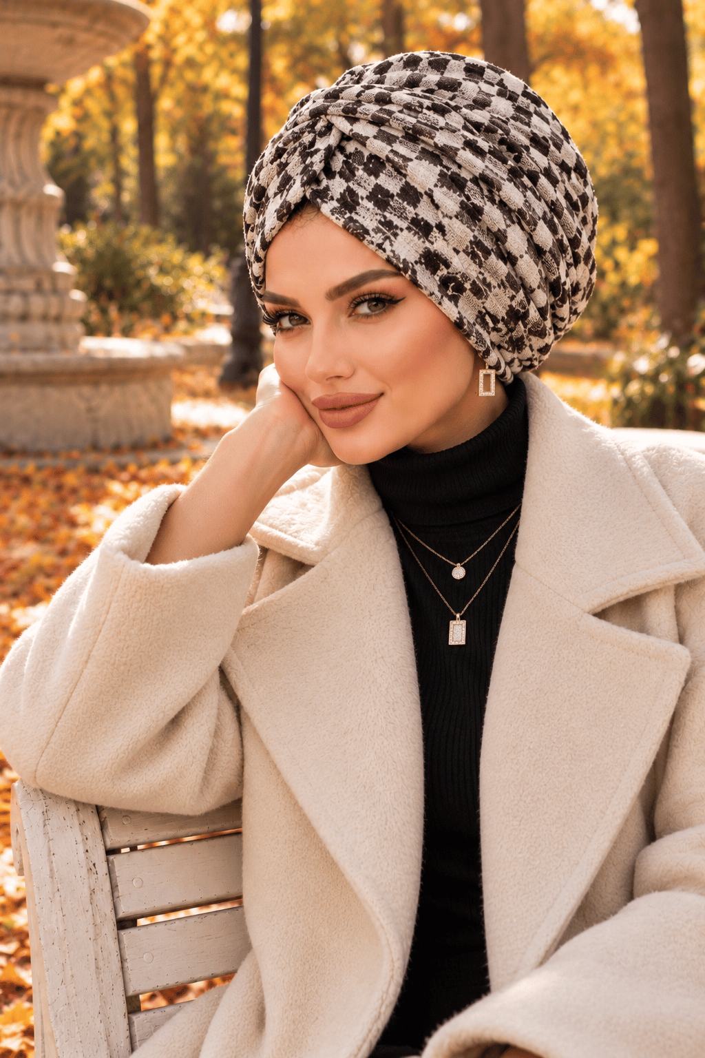 Buz Beyaz - Siyah Burgu Bone – Çelik Örme Kışlık Türban Bone
