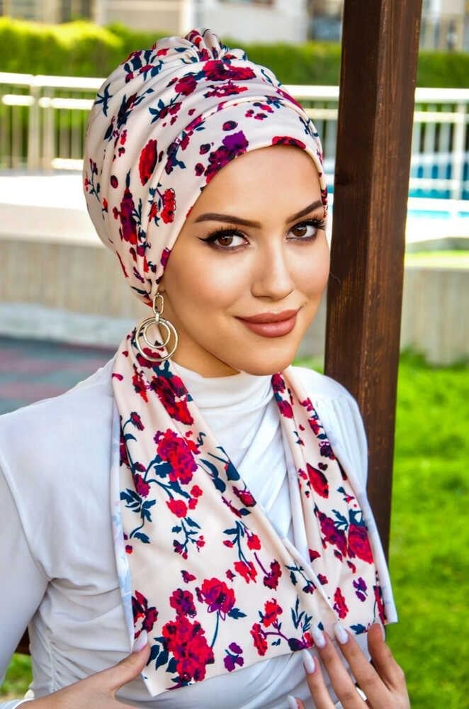 Ekru Bordo Çiçek Desenli Atkılı Bone