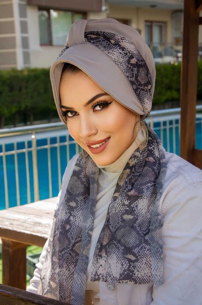 Gri Yılan Desen Fularlı Şapka Bone