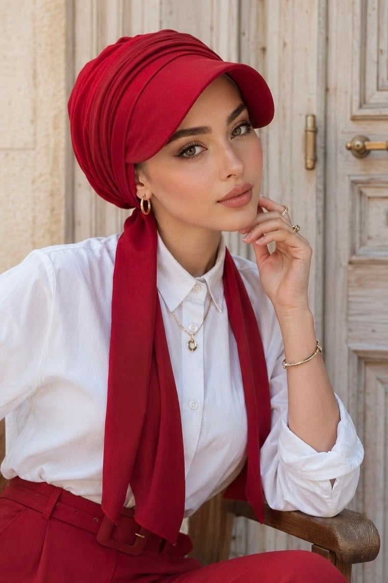 Kırmızı Fularlı Şapka Bone