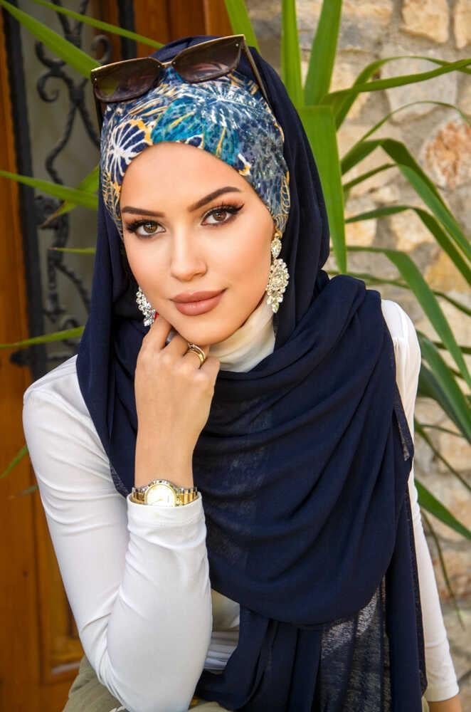 Lacivert Çiçek Desenli Bone Hazır Şal