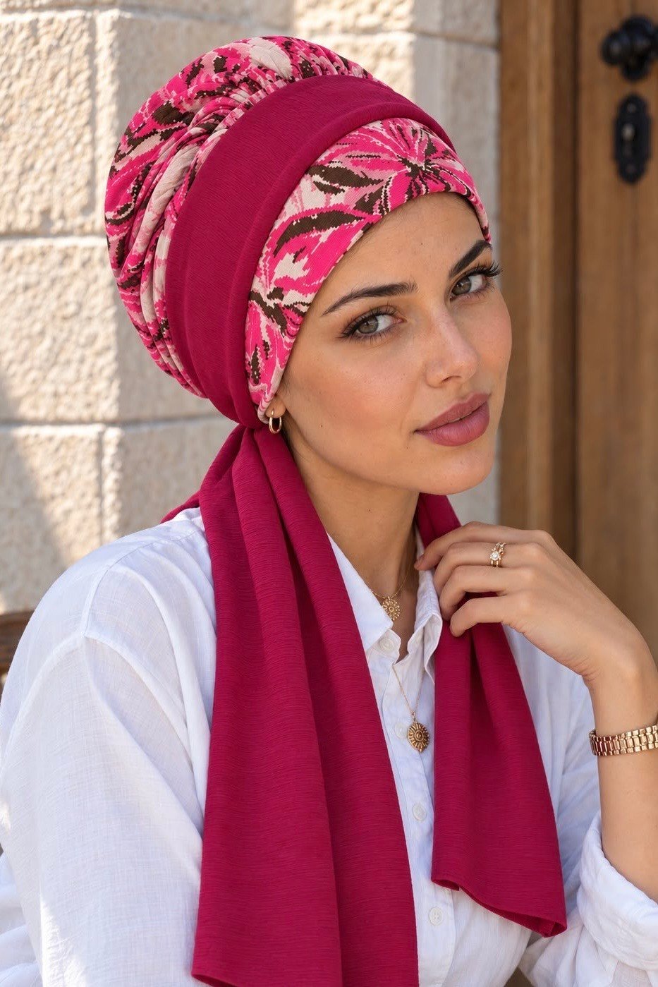 Pembe Geometrik Desenli Fularlı Bone