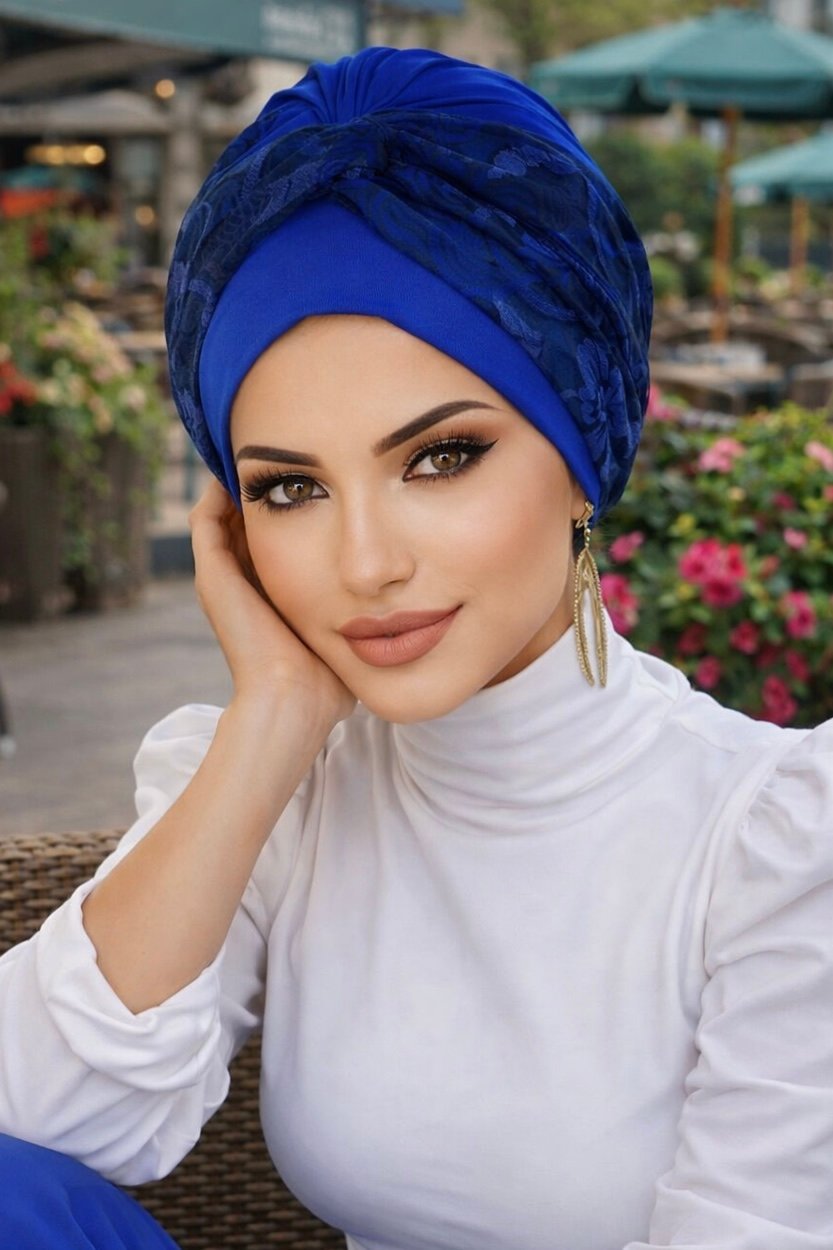 Saks Mavi Çiçek Desen Burgu Bantlı Bone