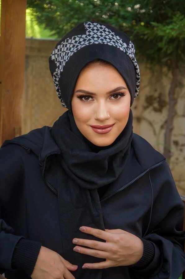 Siyah Beyaz Garnili Tesettür Bere