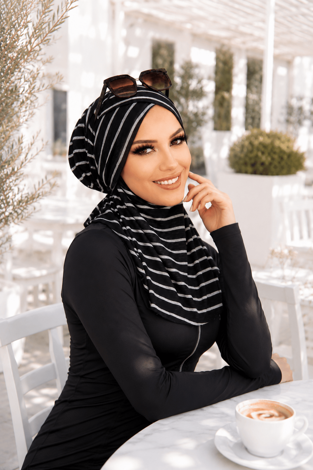 Siyah Çizgi Desenli Çapraz Bantı Medium Size - Hazır Şal