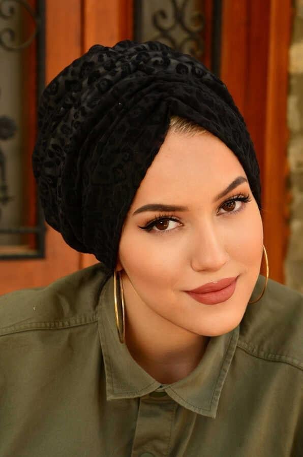 Siyah Kabartma Büzgülü Dolgulu Bone