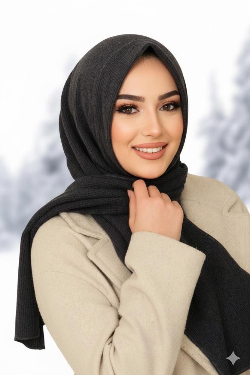 Siyah Kapüşonlu Çıtçıtlı Şal