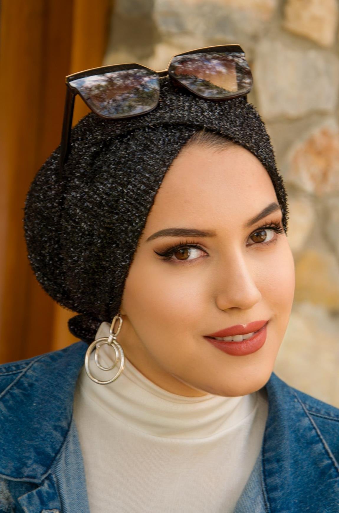 Siyah Kırçıllı Abiye Hazır Çapraz Bone