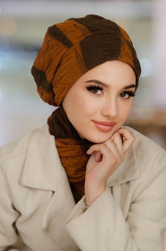 Siyah Kırmızı Garnili Tesettür Bere