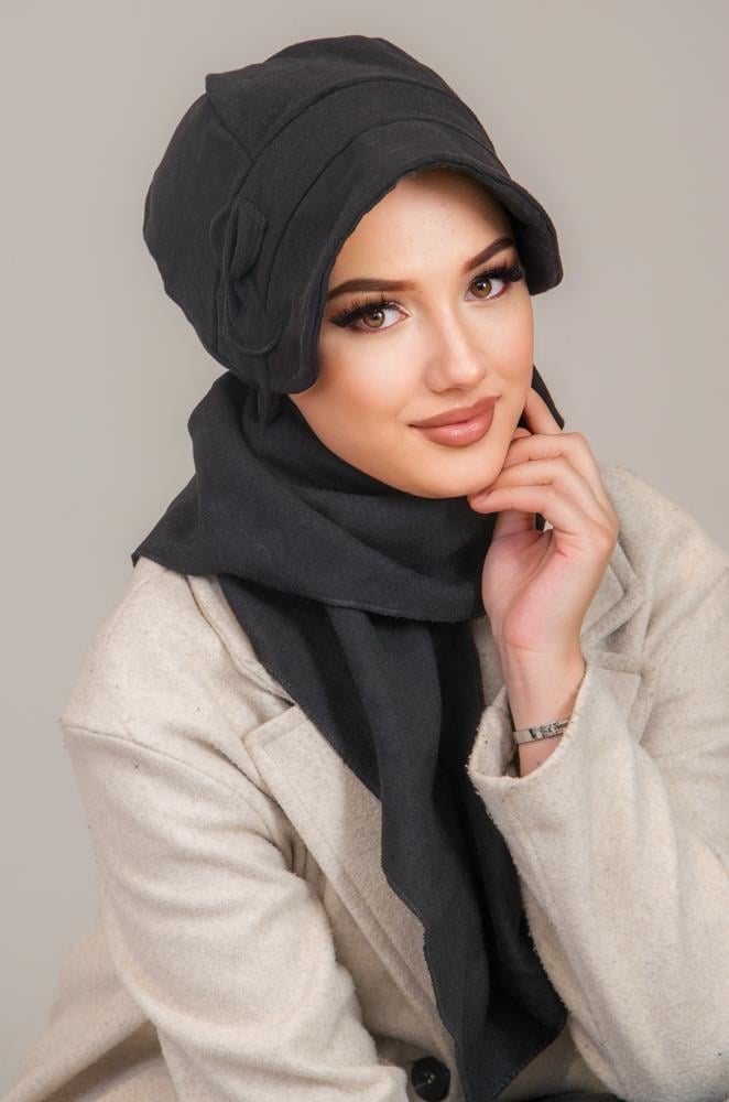 Siyah Payet Aksesuarlı Tesettür Şapka