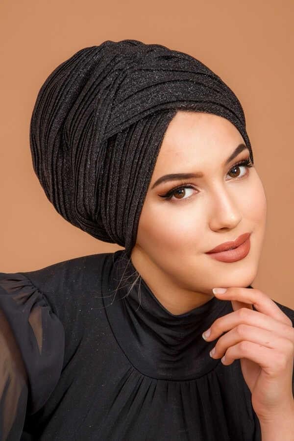 Siyah Pilise Çapraz Bantlı Dolgulu Bone