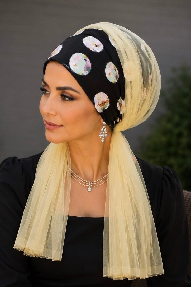 Siyah Sarı Desenli Fularlı Bone