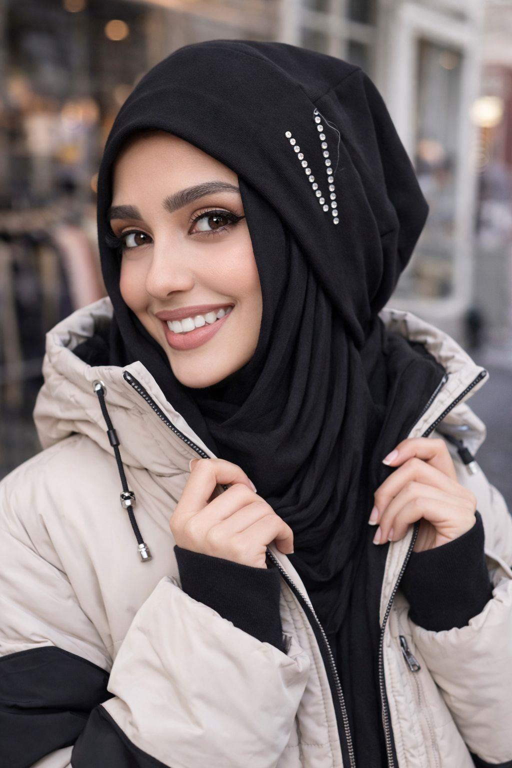 Siyah Taşlı Tesettür Bere