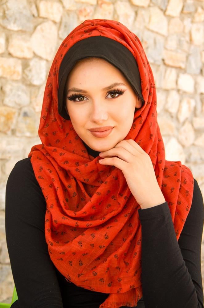 Taba Çiçek Baskılı Şapkalı Şal