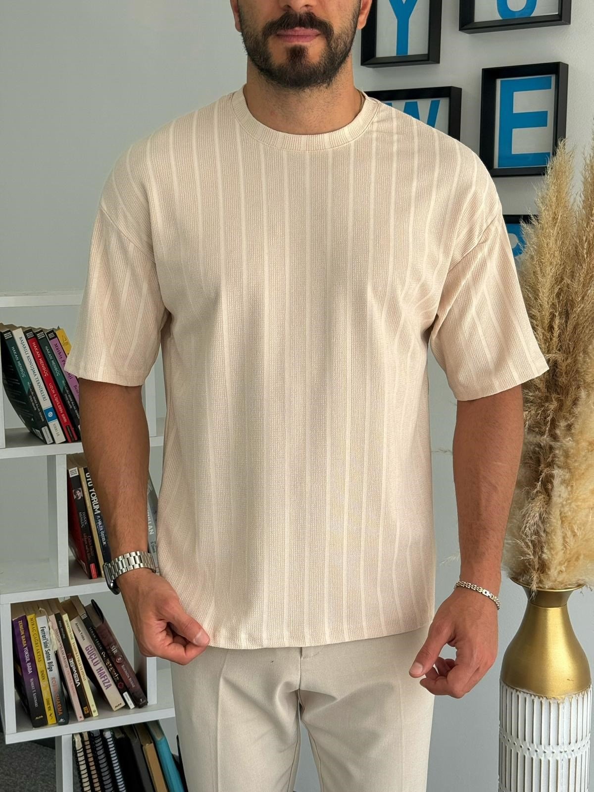 Beyaz İnce Çizgili Yarım Oversize Basic T-Shirt