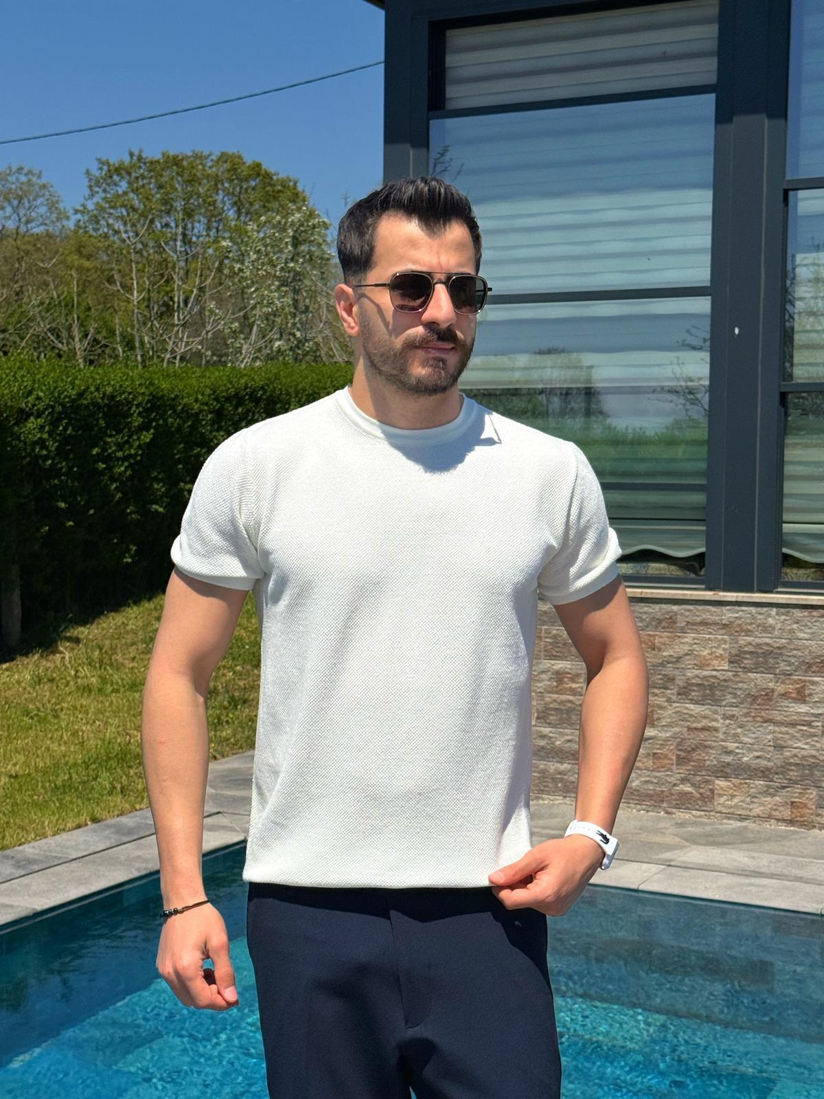 Beyaz İnce Dokulu Yazlık Tam Kalıp Pamuklu Triko T-Shirt