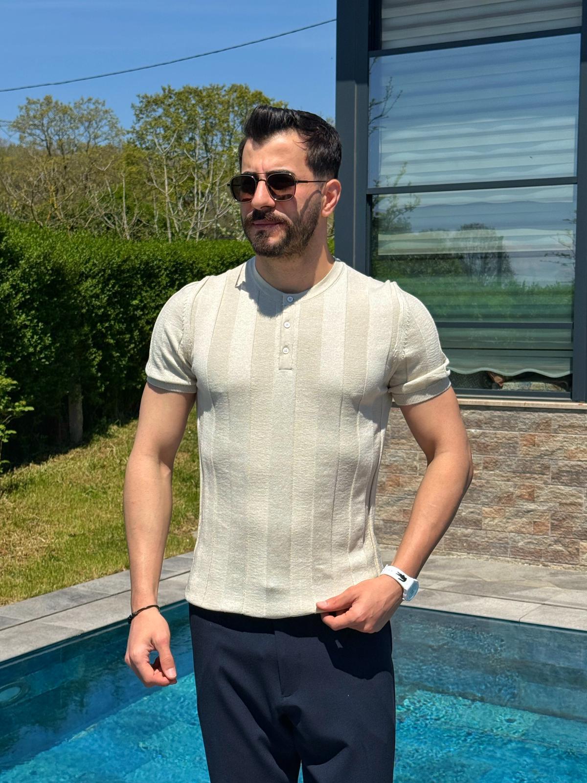 Krem Kalın Çizgili Hakim Yaka Pamuklu Triko T-Shirt
