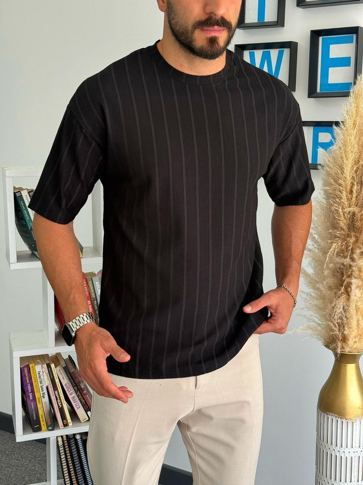 Siyah İnce Çizgili Yarım Oversize Basic T-Shirt