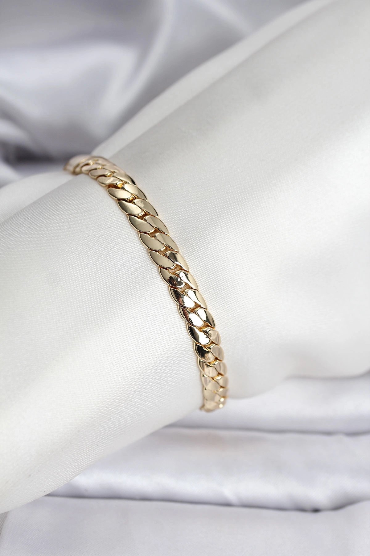 14K Gold Renk Kaplama Ezme Zincir Model Kadın Bileklik