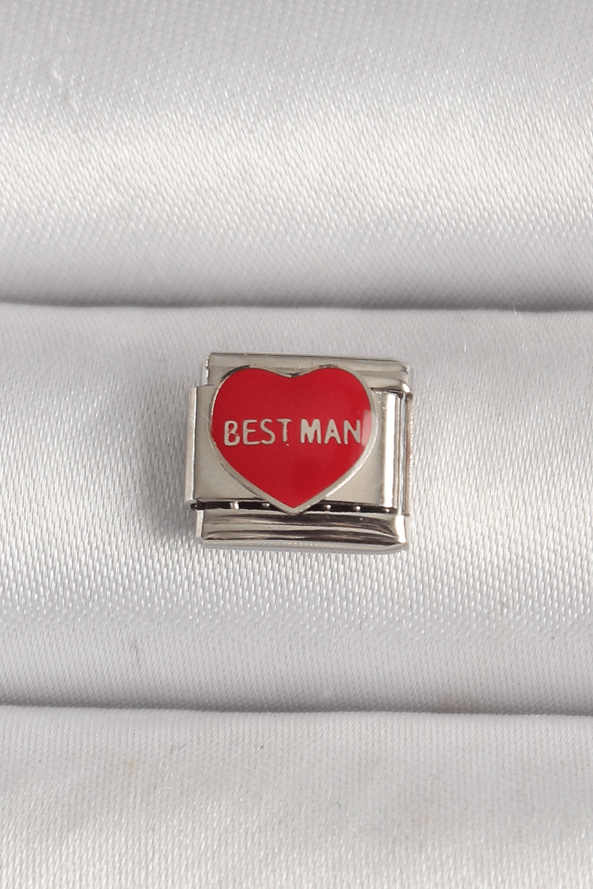 316L Çelik Gümüş Renk 'Best Man' Yazılı Kırmızı Kalp İşlemeli Nomination Charm