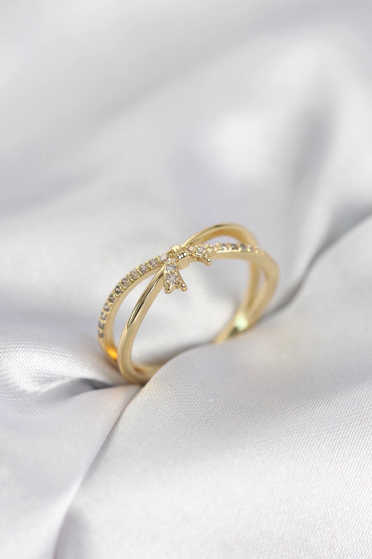 Gold Renk Zirkon Taşlı Fiyonk Model Kadın Yüzük