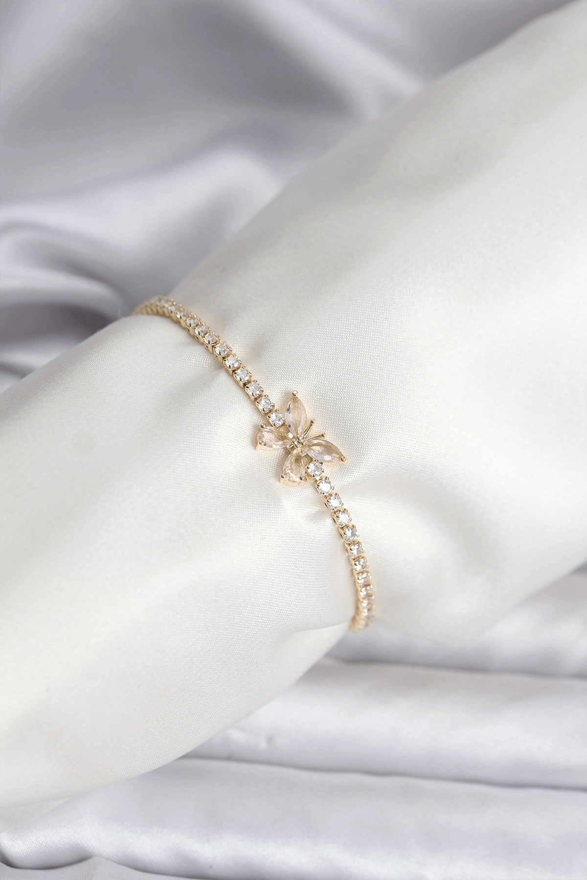 Kelebek Model Zirkon Taşlı Gold Renk Pirinç Su Yolu Kadın Bileklik