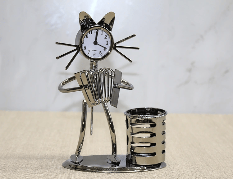 Metal Akordiyon Çalan Müzisyen Kedi Müzisyen Saat Ve Kalemlik