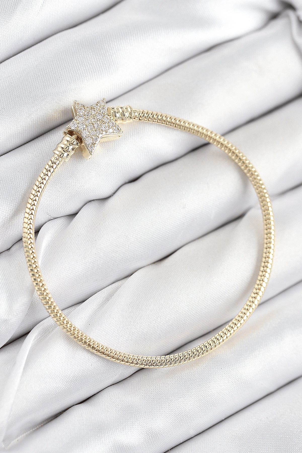 Pirinç Charm Zirkon Taşlı Yıldız Model Gold Renk Kadın Bileklik