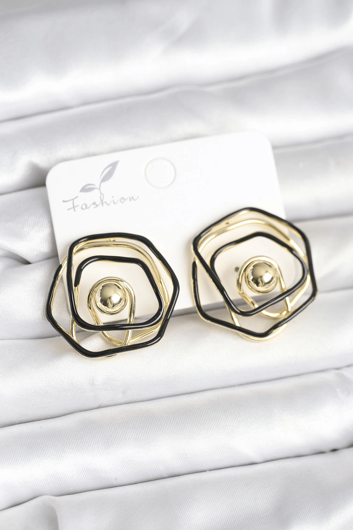 Pirinç Gold Renk Siyah Mineli Geometrik Gül Model Kadın Küpe