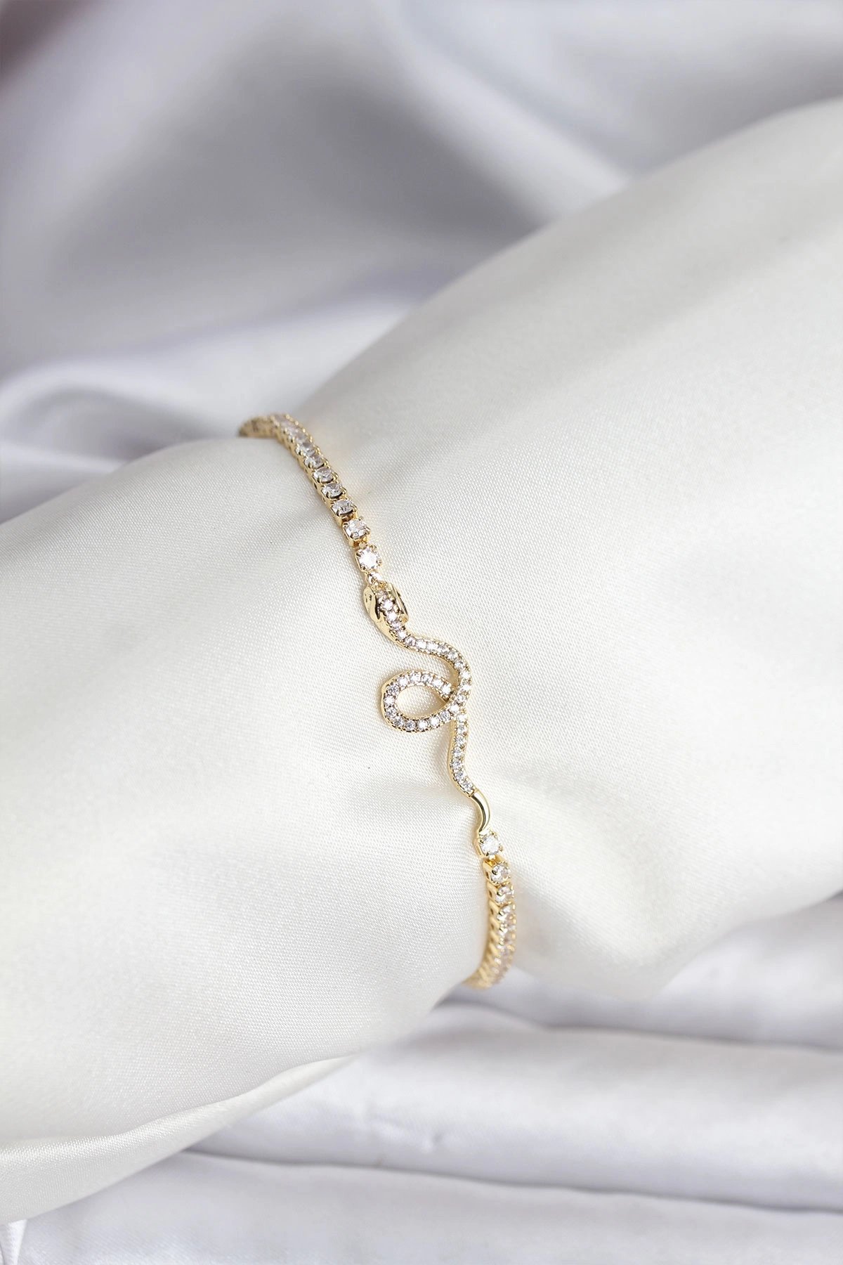 Yılan Model Zirkon Taşlı Gold Renk Pirinç Su Yolu Kadın Bileklik
