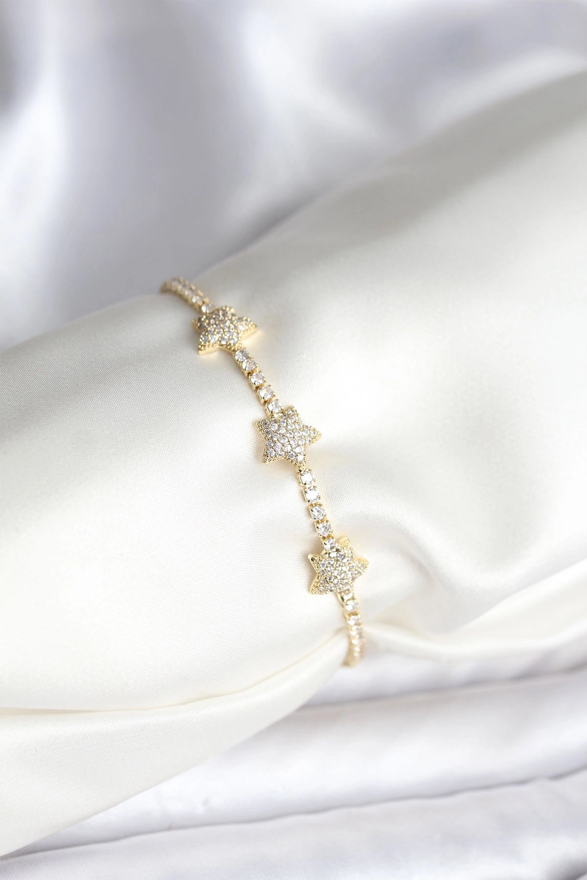 Yıldız Model Zirkon Taşlı Gold Renk Pirinç Su Yolu Kadın Bileklik