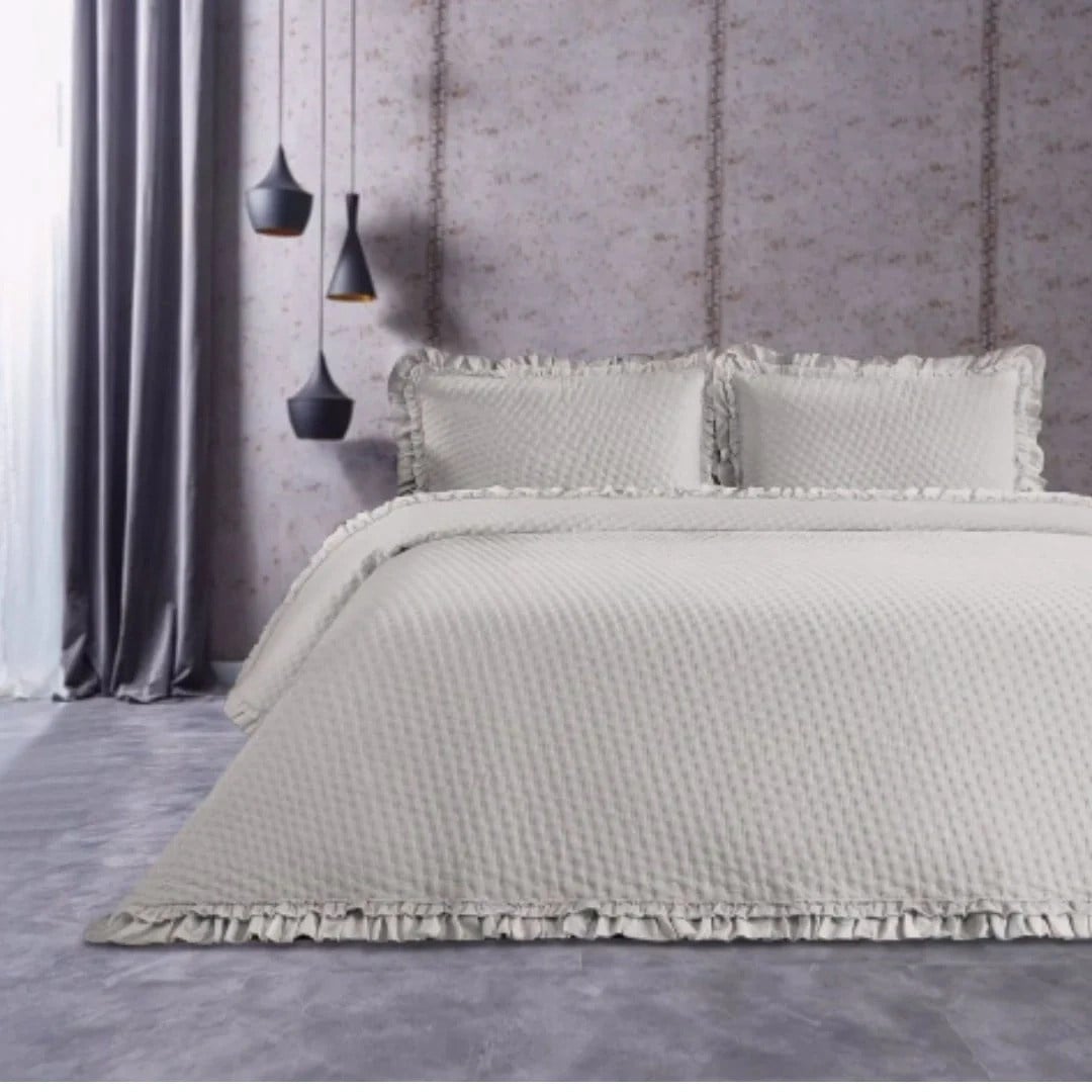 İpekçe Fırfırlı Natural 3 Parça Çift Kişilik Yatak Örtüsü Seti - 240x260 cm Gri Romantik Tasarım