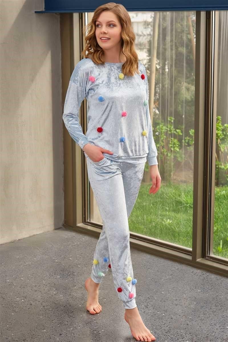Kadın Kadife Göğüs Detaylı Uzun Kol Sweatshirt ve Paça Detaylı Yandan Cepli Pantolon Pijama Takım (9663)
