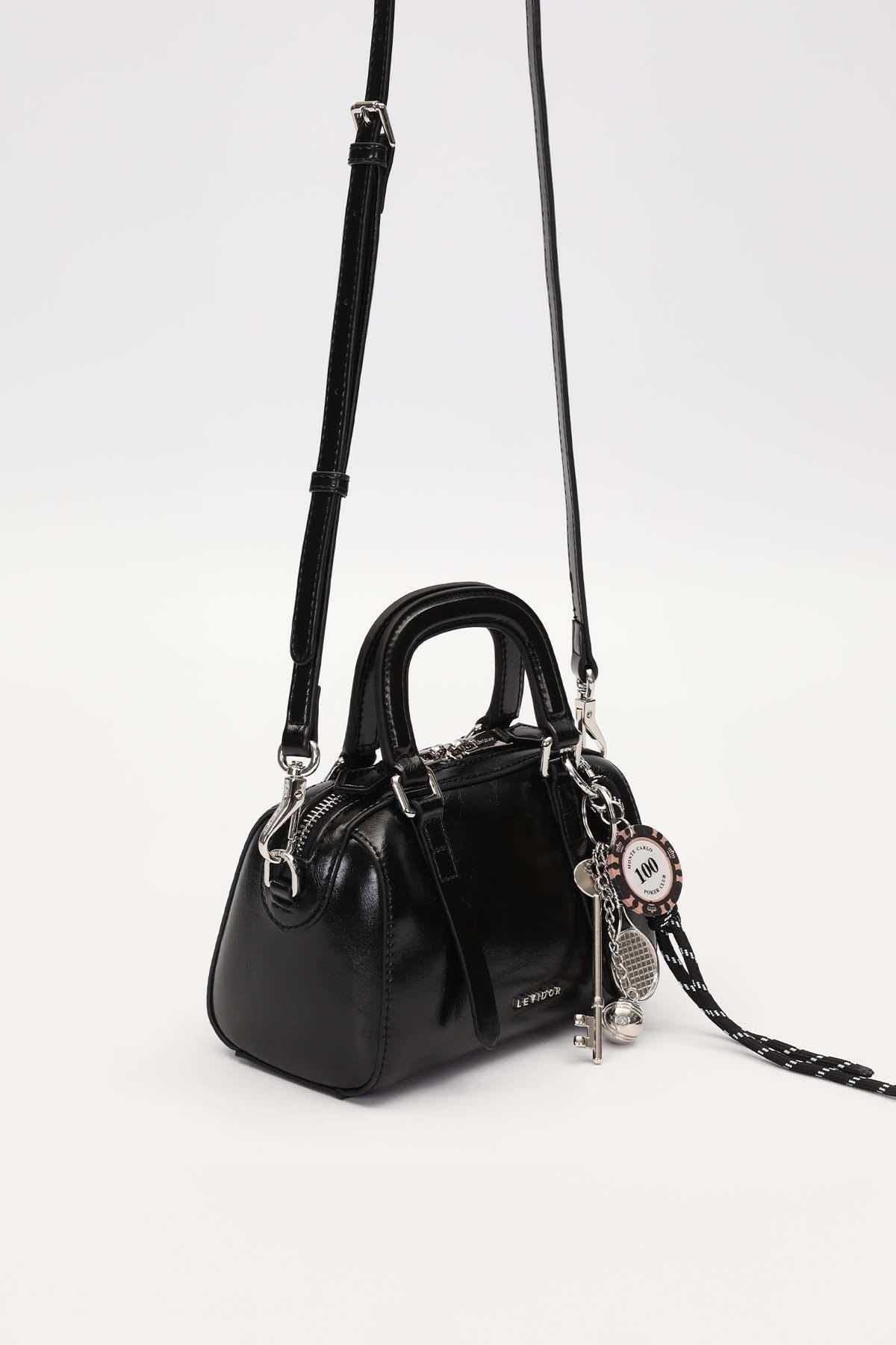 Levidor - Premium Charm Aksesuarlı El Çantası 930416