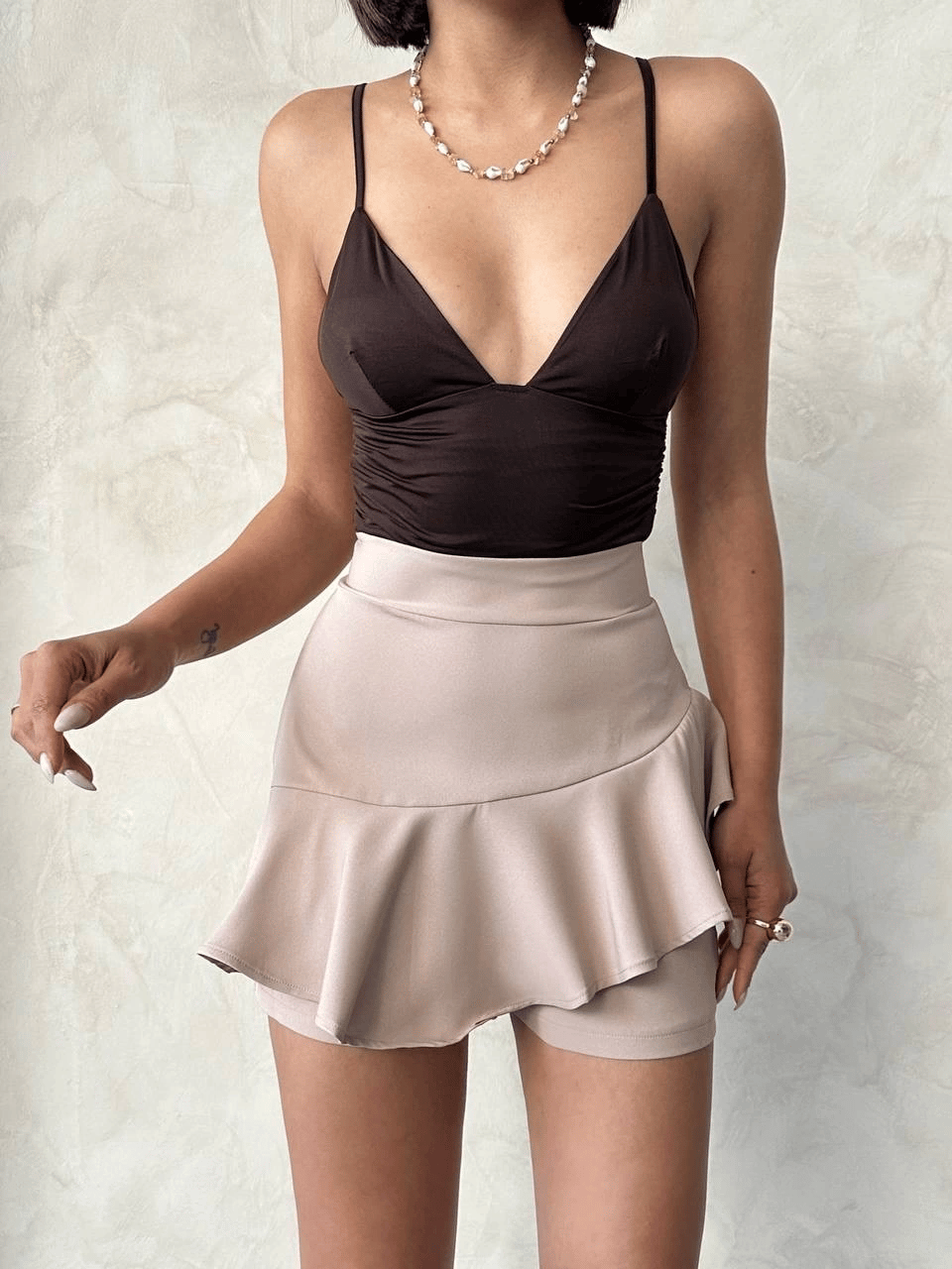 Valonlu fırfırlı şort bej s24683