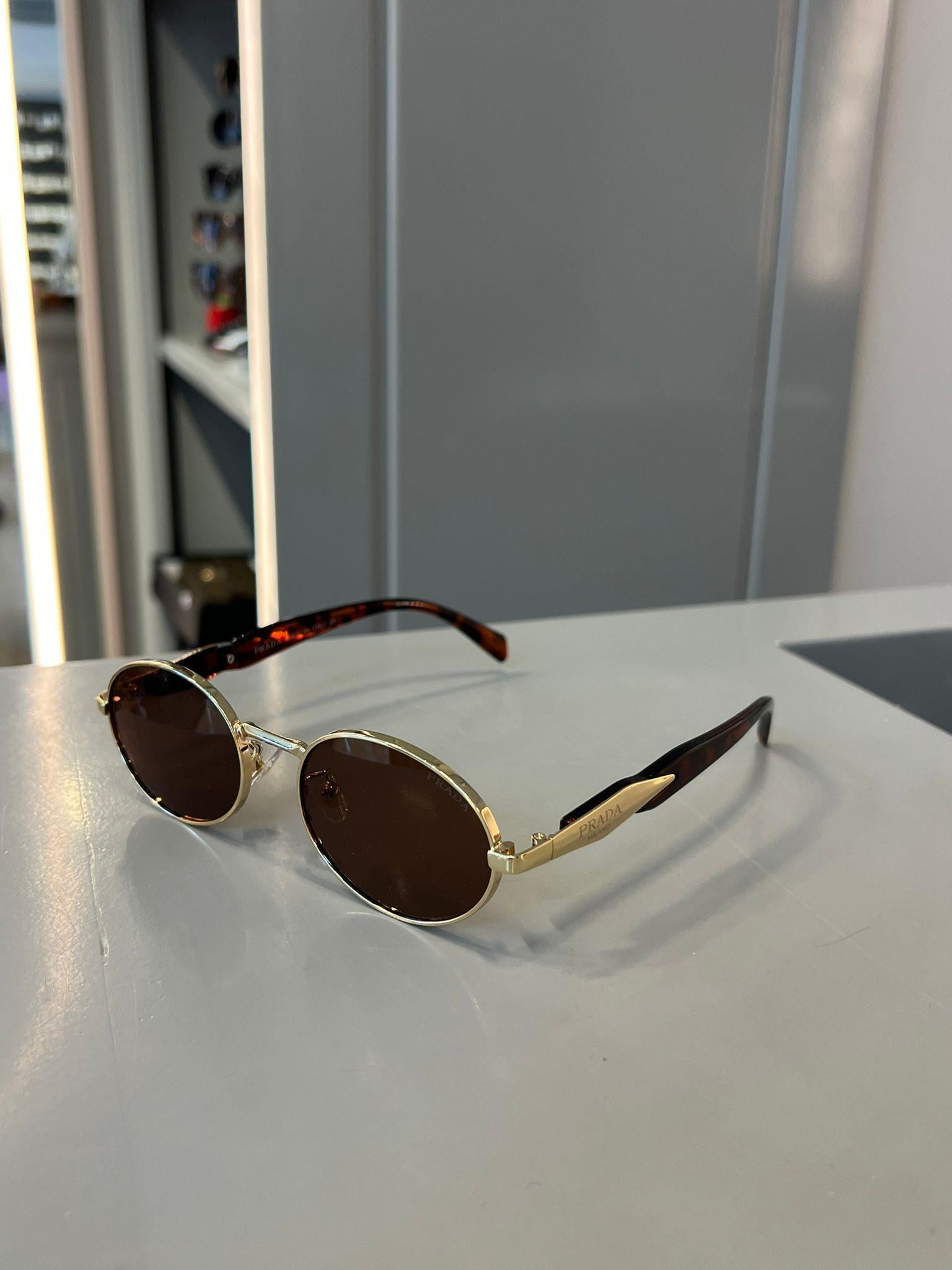 Marka Model Oval Renkli Cam Leopar Gözlük