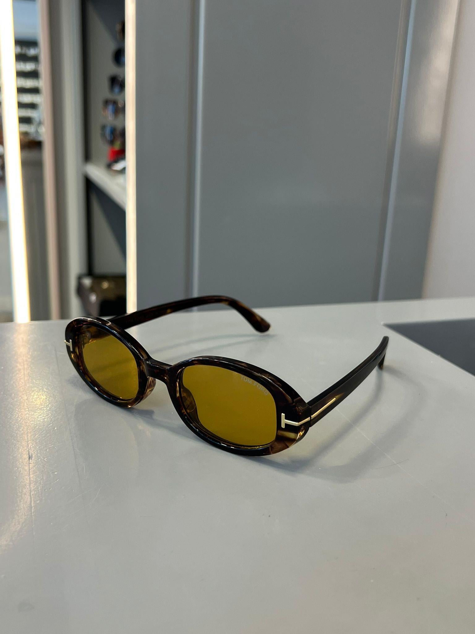 Marka Model Oval Sarı Cam Leopar Gözlük