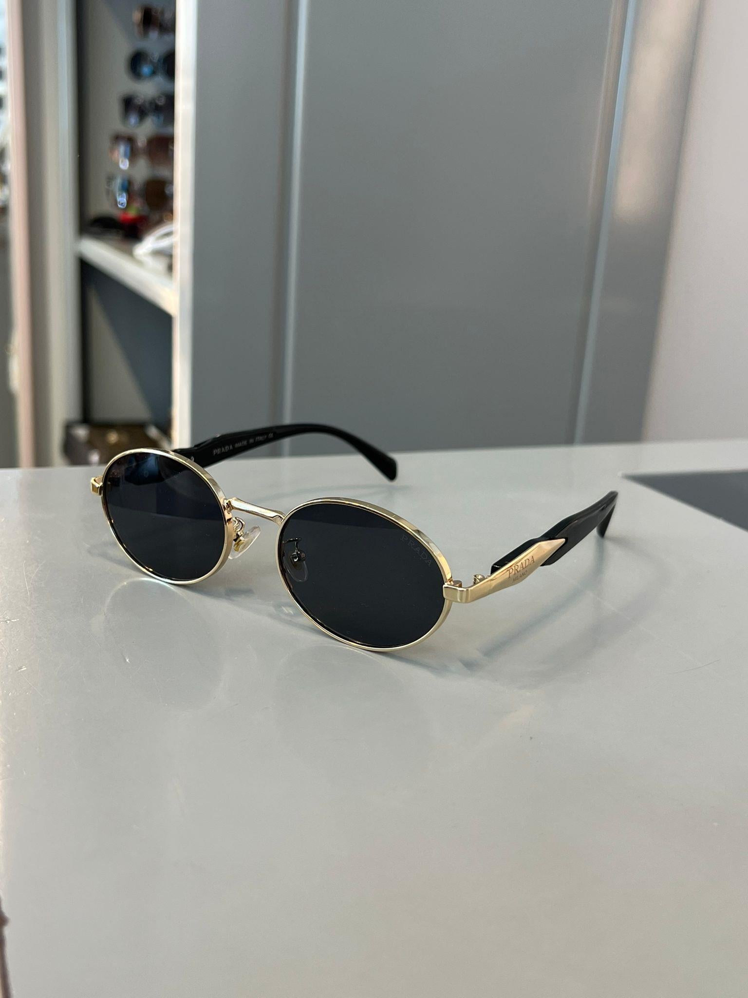 Marka Model Oval Siyah Gözlük
