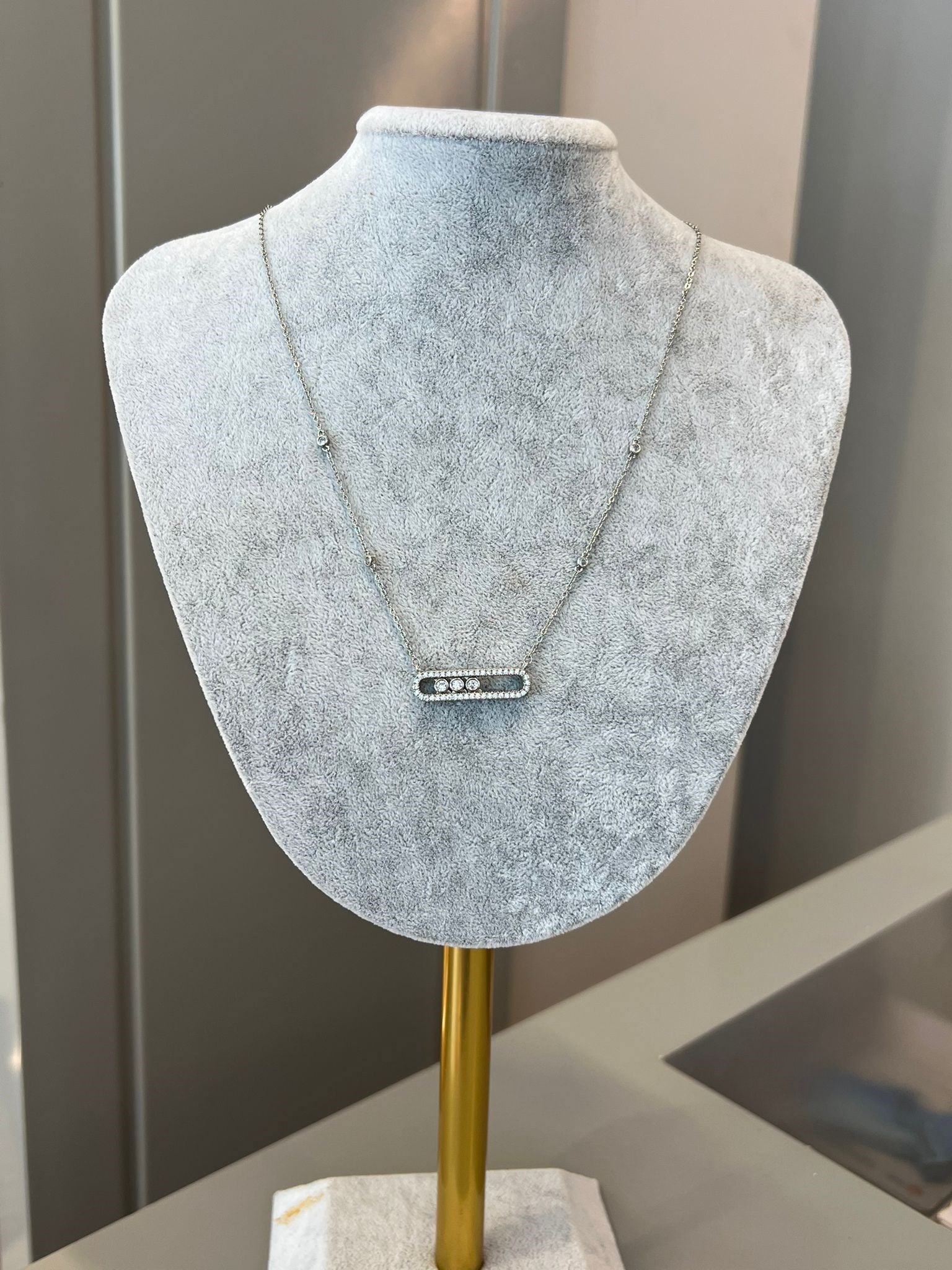 Marka Model Taş Detaylı Silver Kolye