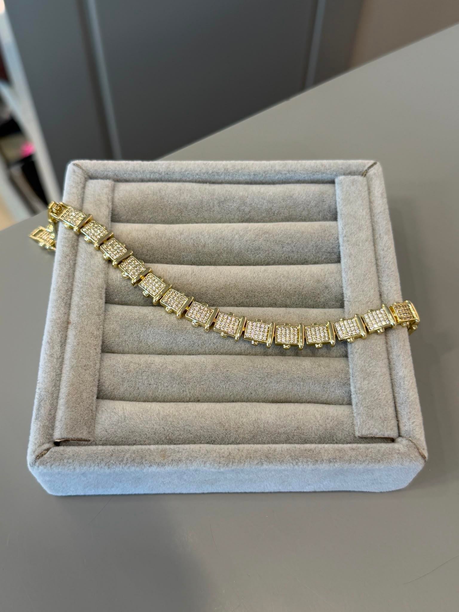 Özel Seri 14K Kristal Taşlı Araları Çubuk Plaka Detaylı Bileklik