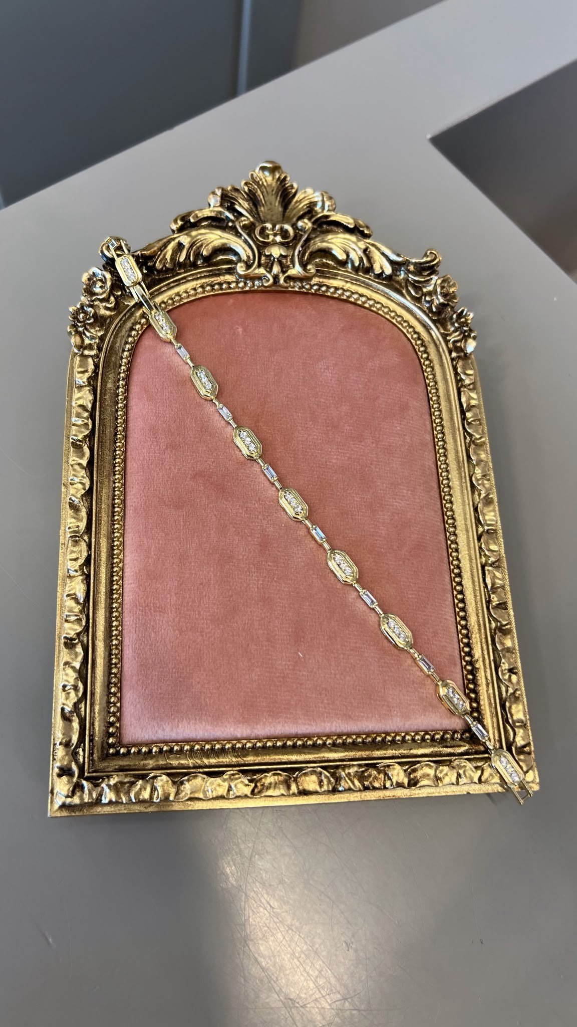 Özel Seri 14K Taş Detaylı Oval Bileklik