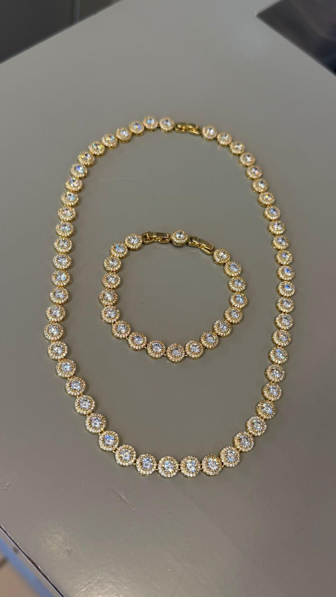 Özel Seri 14K Yuvarlak Taş Detaylı Set