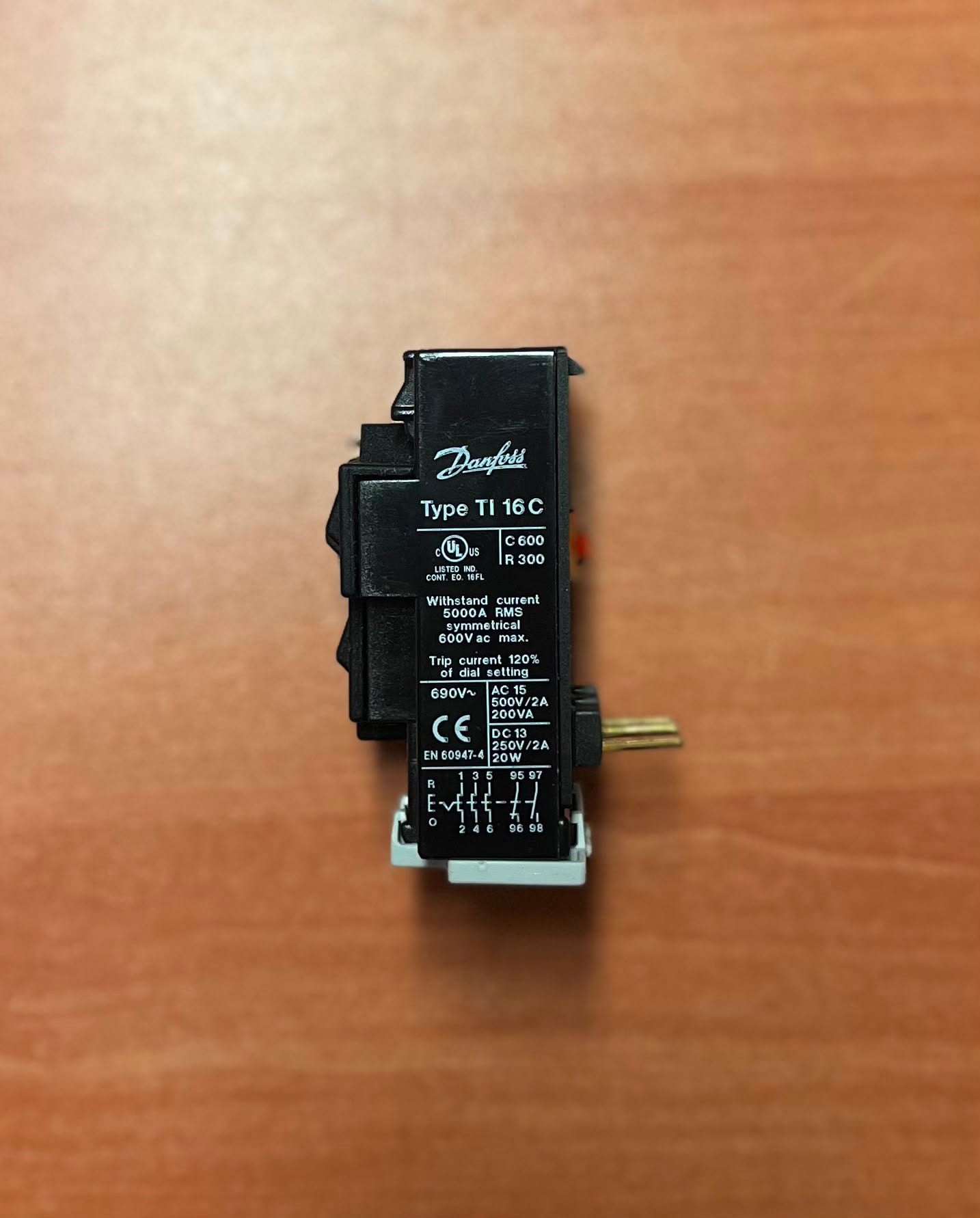 Termik Röle TI 16 C
DOL 8.0 - 12 A Y/D 13 - 20.8 A