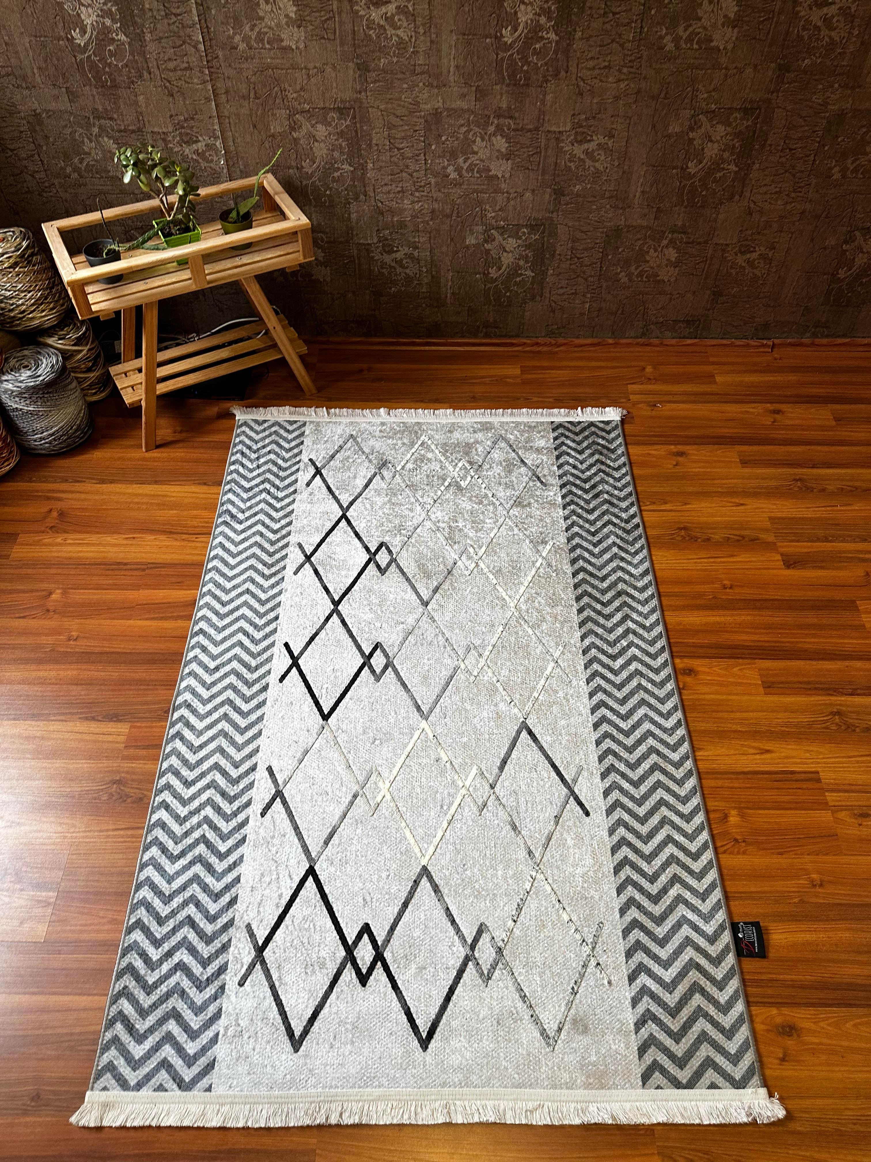 By Özer Halı Baklava Desenli Zikzak Detaylı Gri Renk Saçaklı Makinede Yıkanabilir Kilim