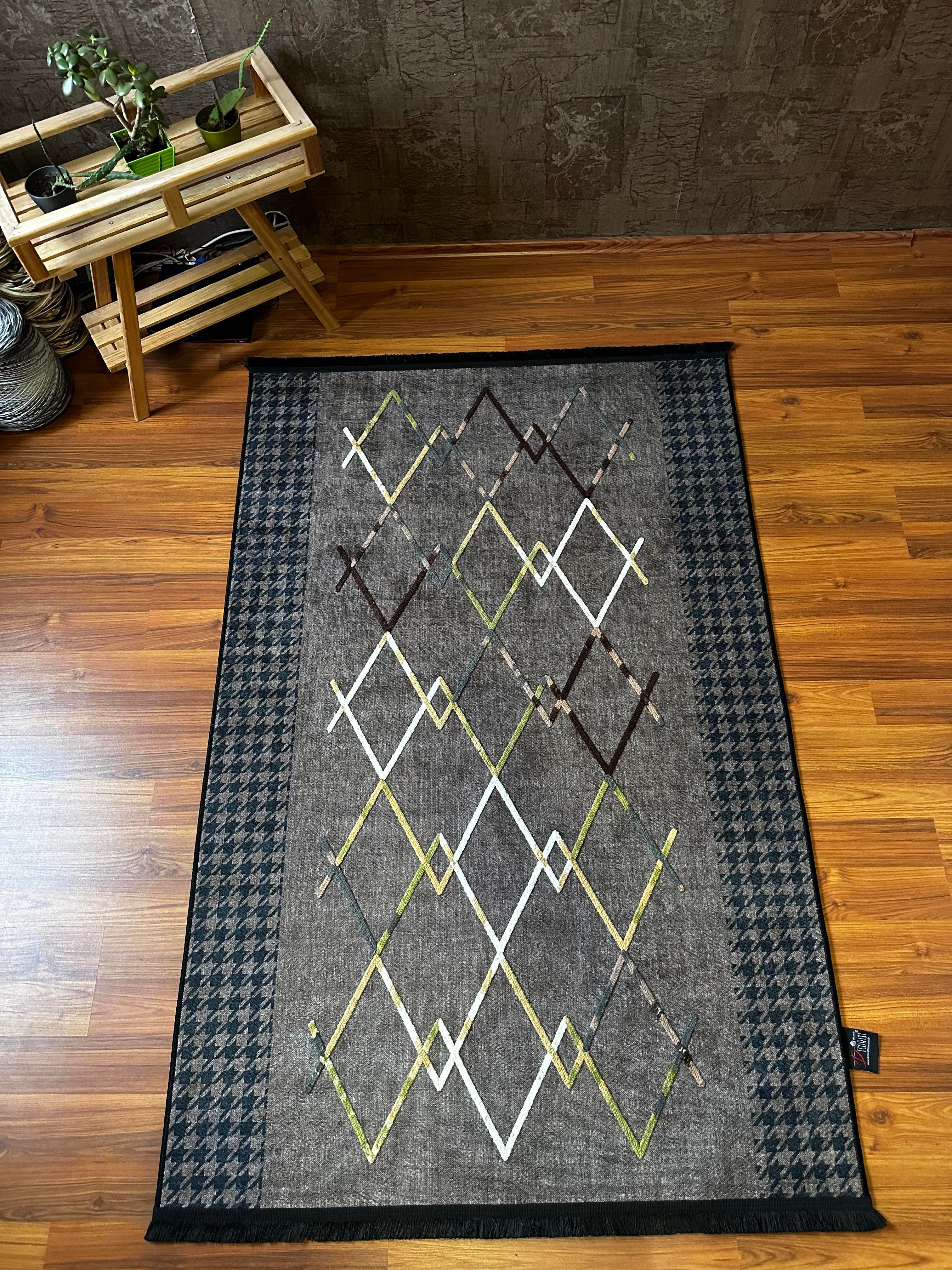 By Özer Halı Decorist Geometrik Baklava Desenli Kazayağı Detaylı Antrasit Renk Kısa Saçaklı Makinede Yıkanabilir Dekoratif Kilim