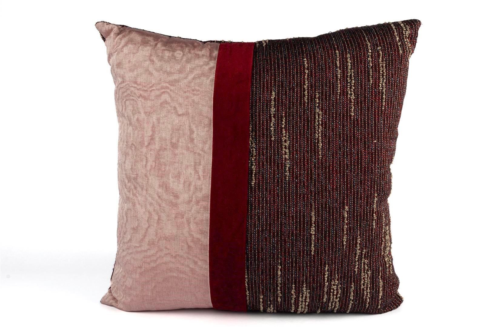 Mikasa Emilie Muare Pembe Bordo Yastık 50 Cm